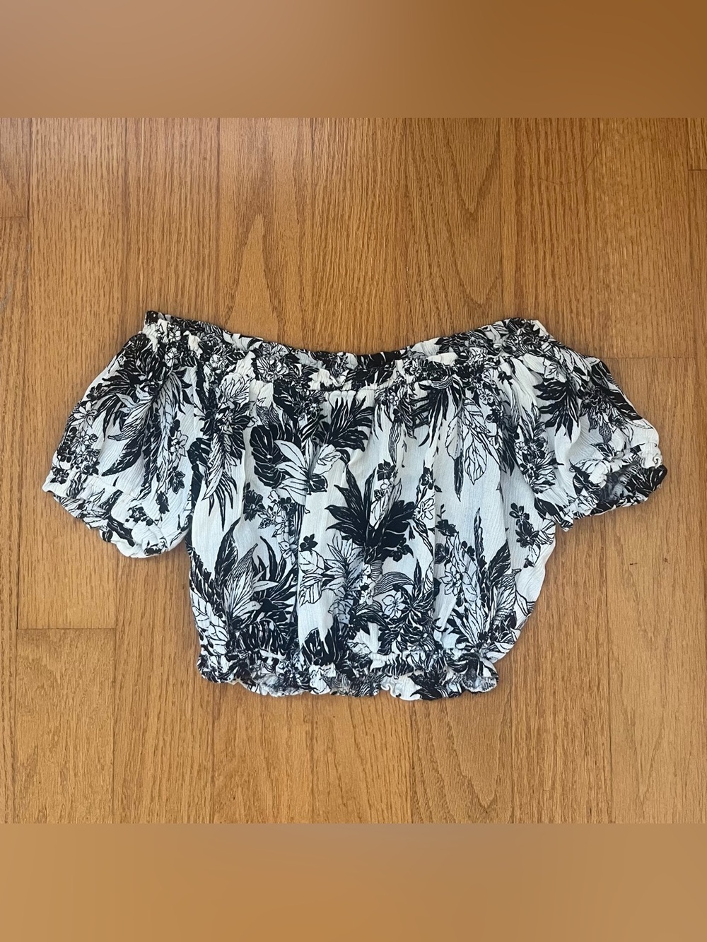 LA Hearts white/black floral crop top in XS